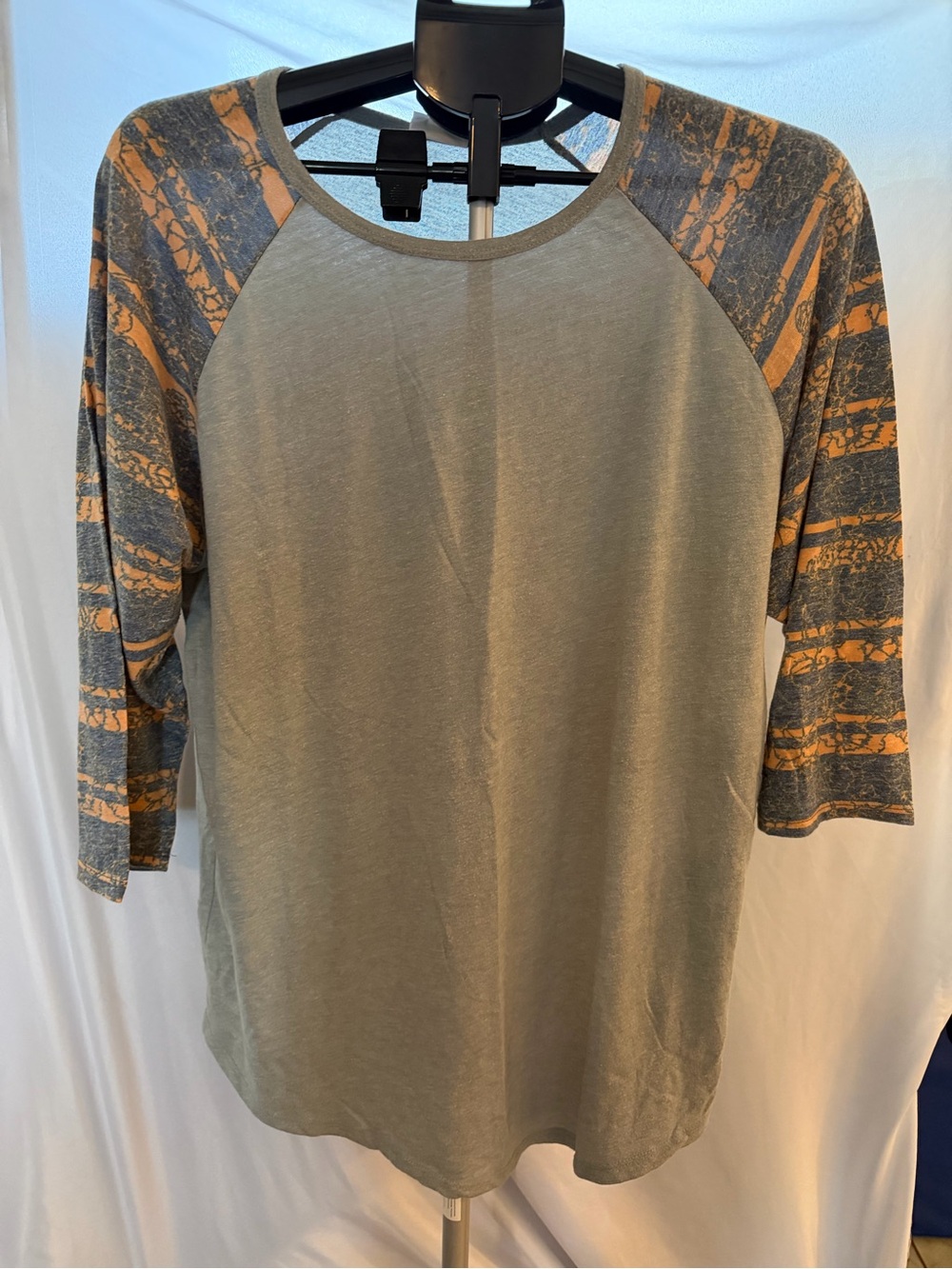 LuLaRoe Randy shirt 2xl gray orange 3/4 sleeve raglan tee
